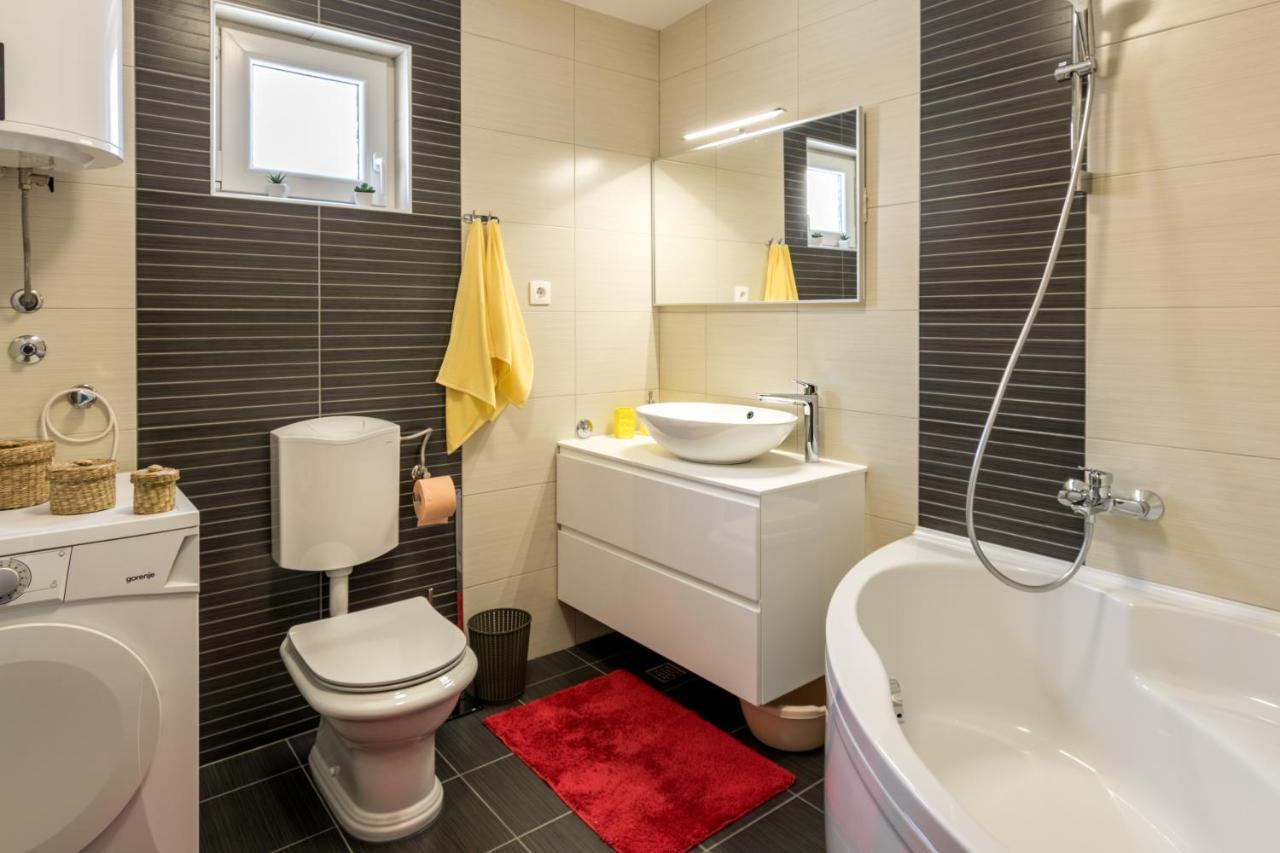 Apartman Petra Apartment Makarska Bagian luar foto